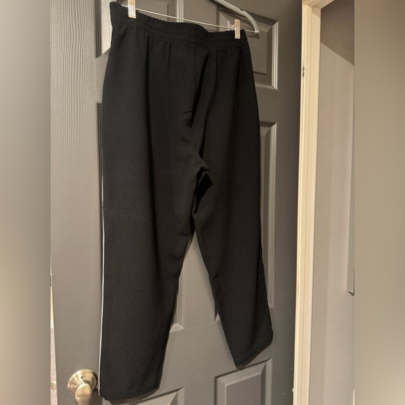 Abercrombie & Fitch Black Pants with White Trim – Size M (New Without Tags) - Picture 6 of 9